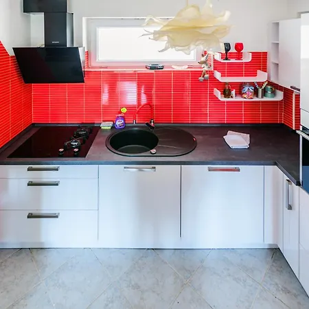 Fancy - Near The Bridge זאדאר