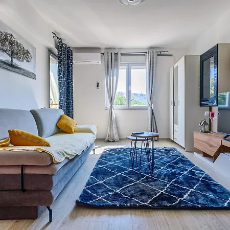 Fancy - Near The Bridge * זאדאר